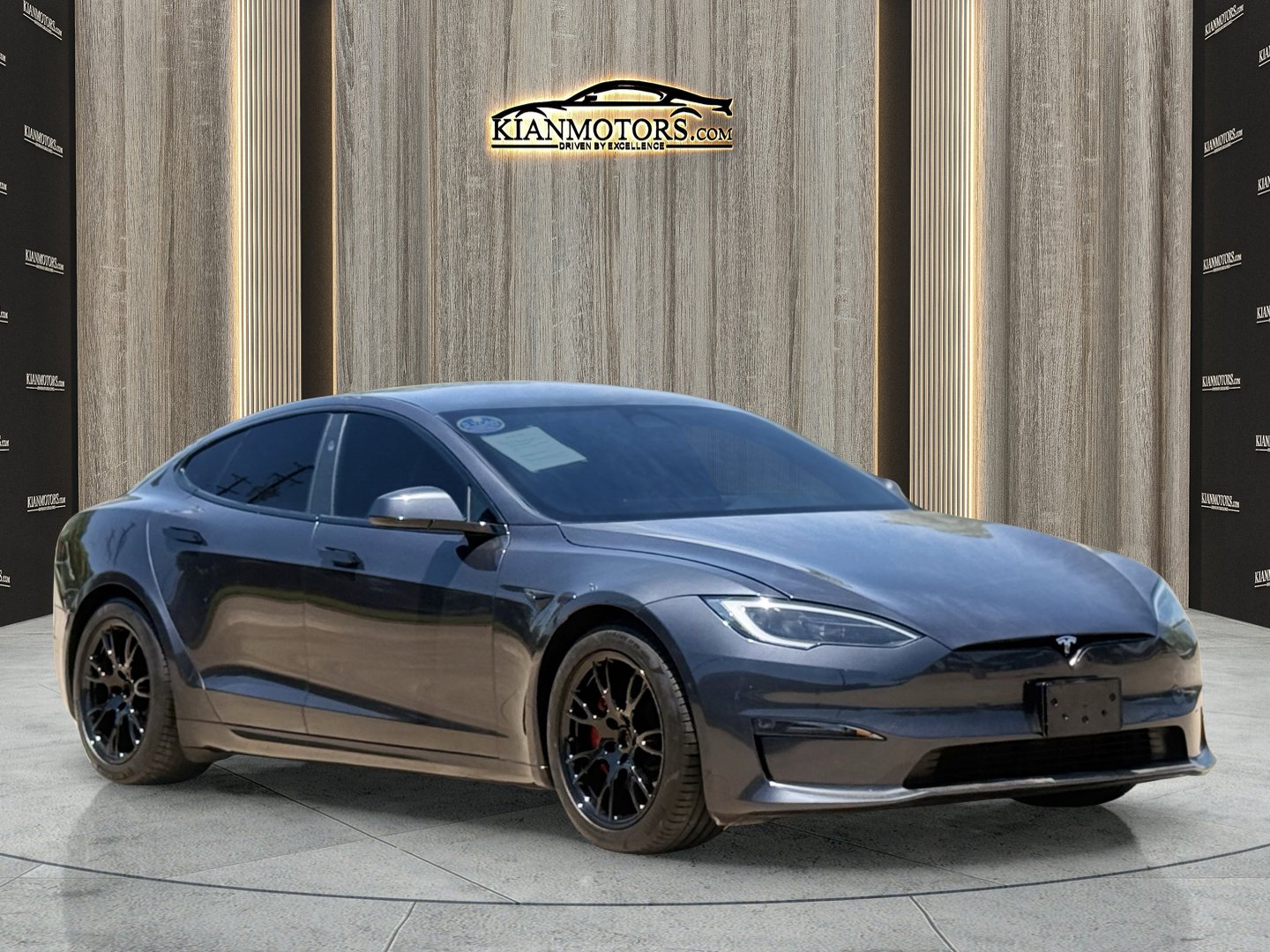 2025 Tesla Model S Plaid's photo