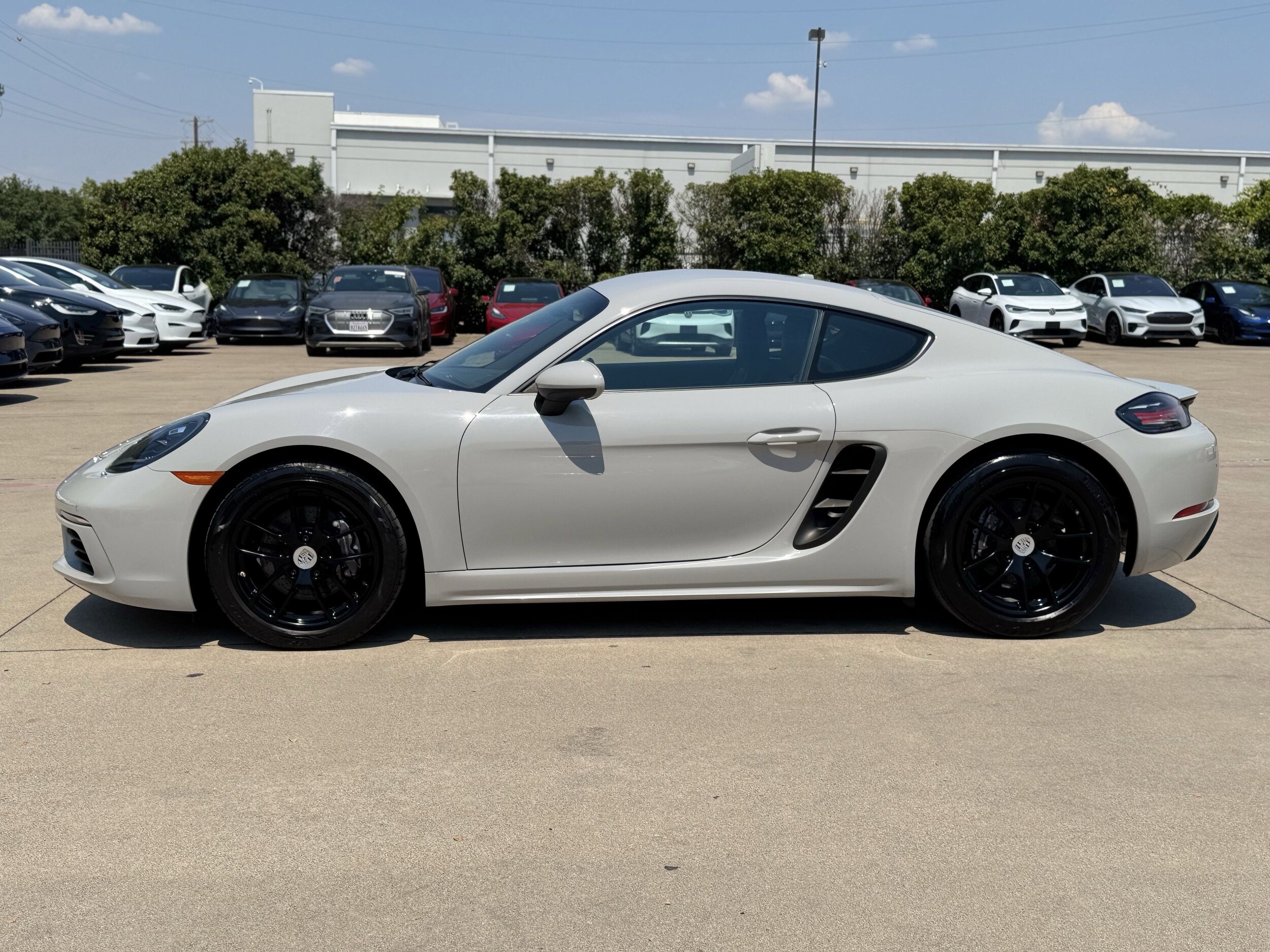 2019 Porsche Cayman T photo 4