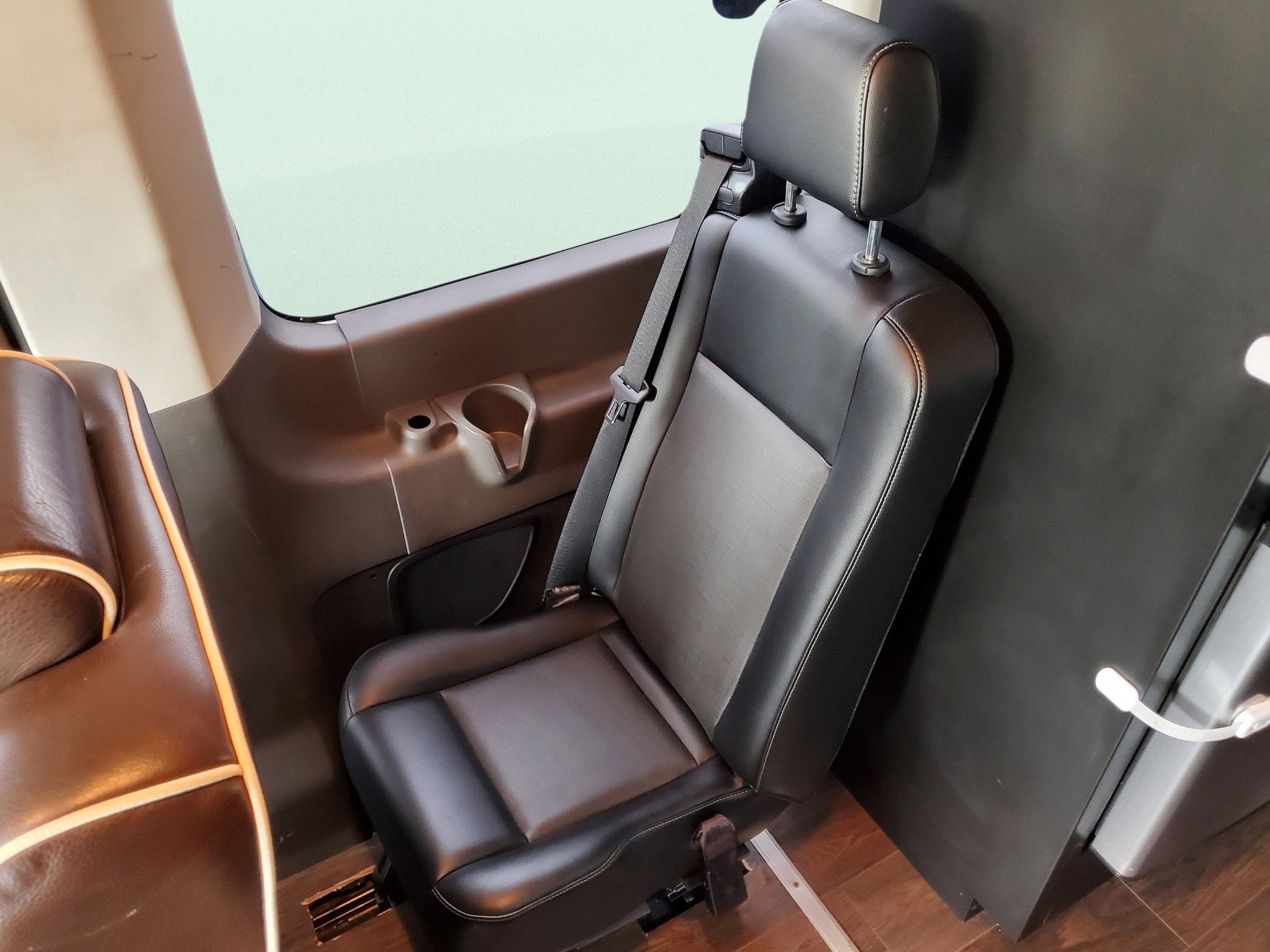 2020 Ford Transit Passenger Van XLT - Photo 46