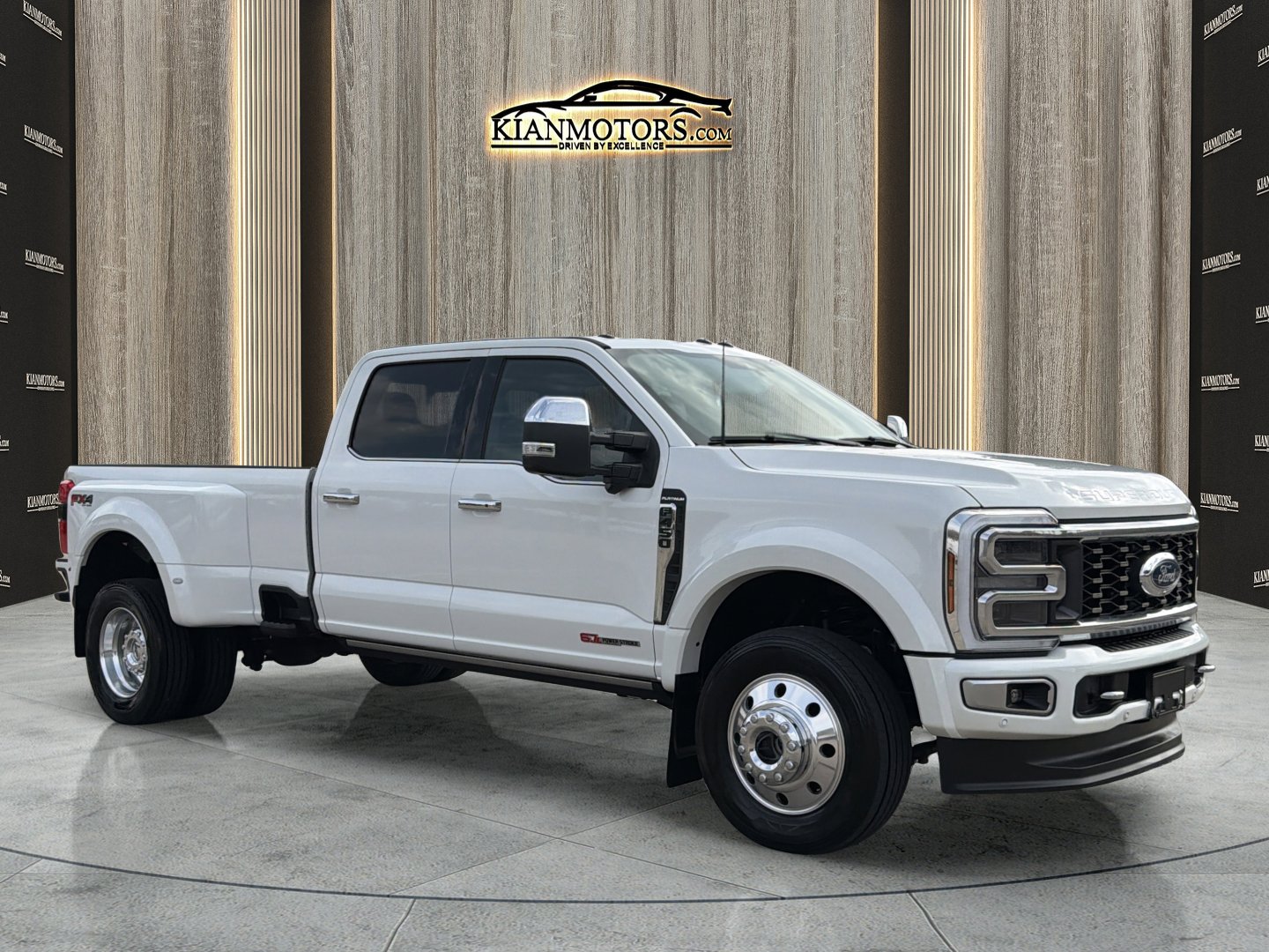 2024 Ford F-450 Super Duty Platinum's photo