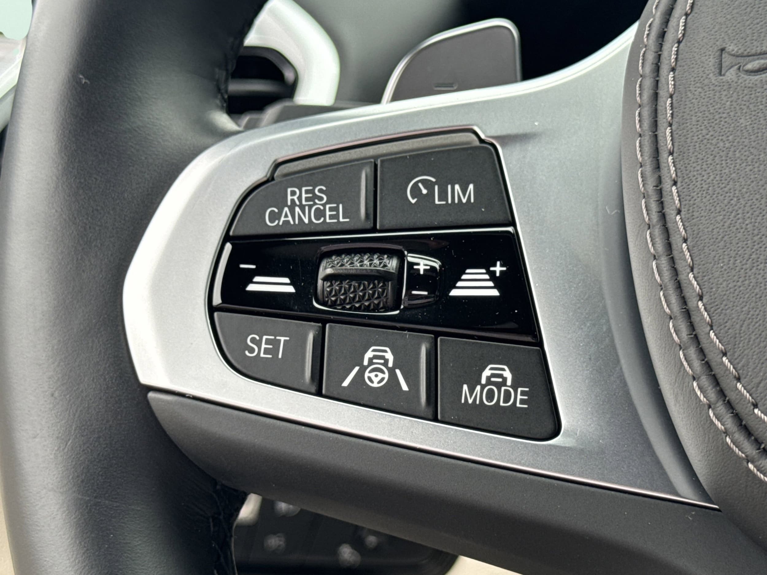 2025 BMW 8 Series 840i - Photo 31