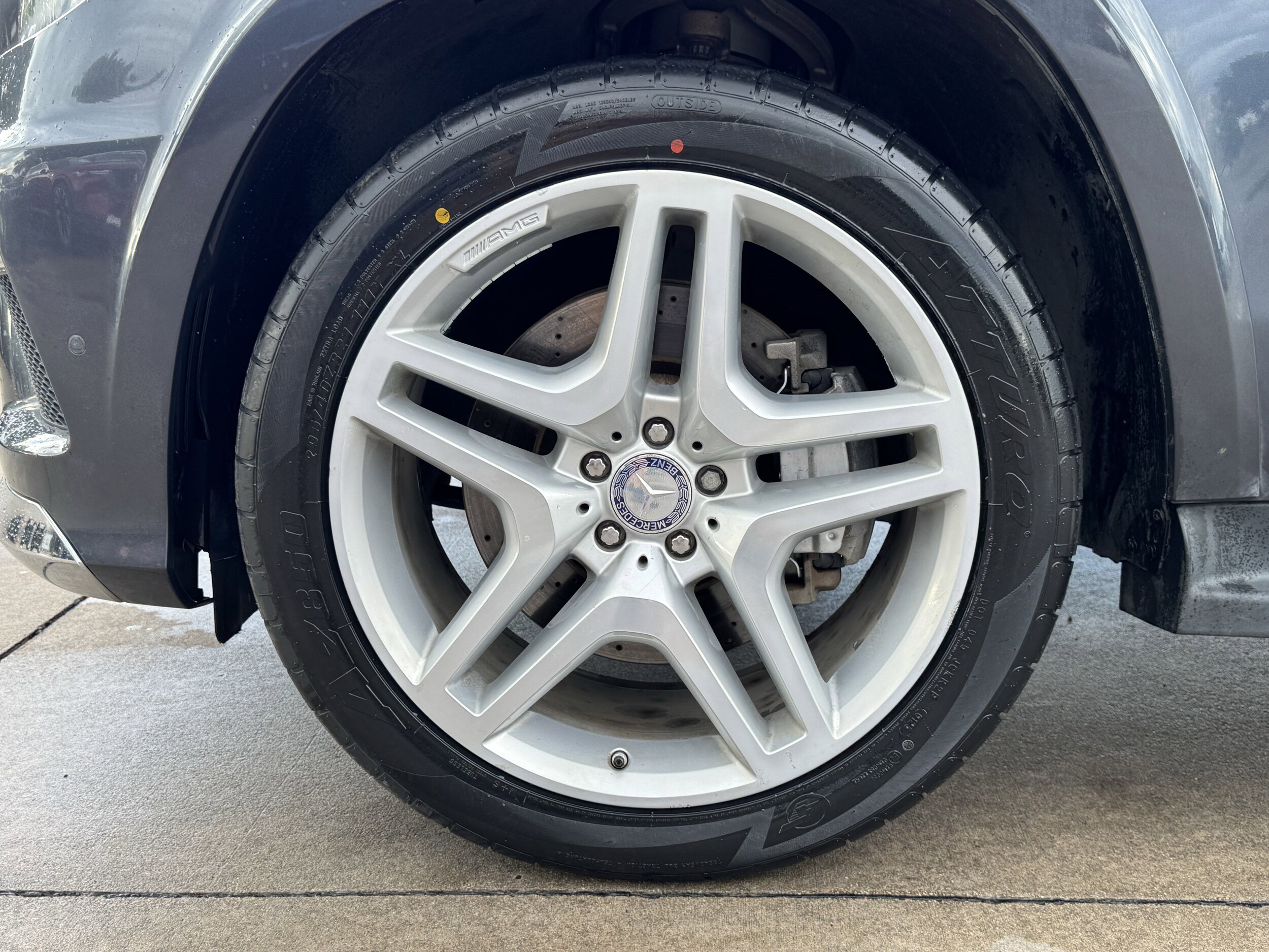 2015 Mercedes Benz GL 550 photo 3