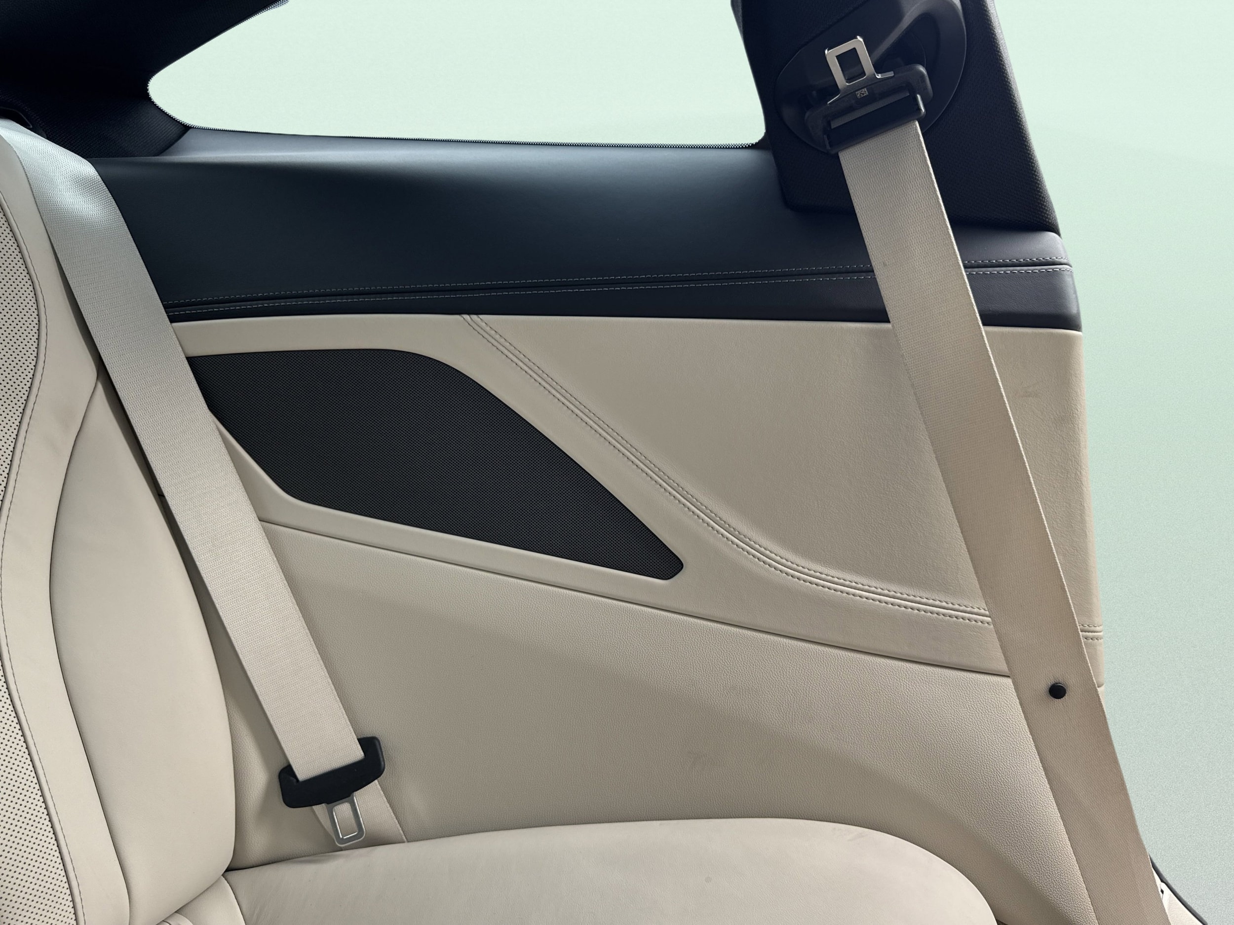 2025 BMW 8 Series 840i - Photo 28