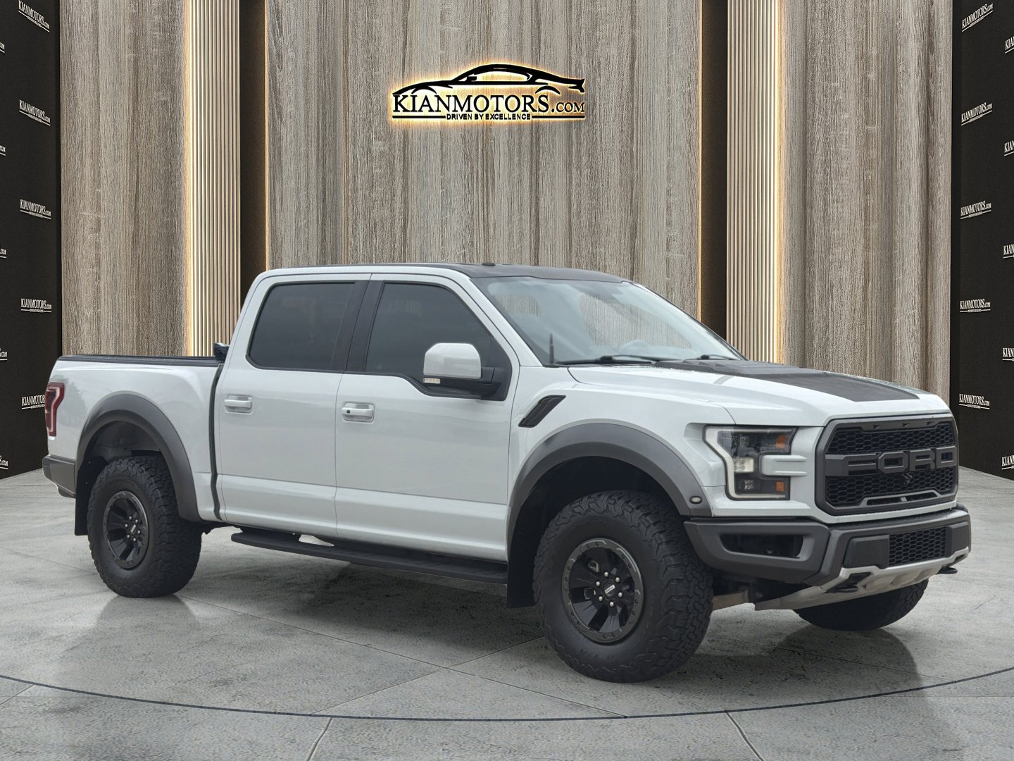 2017 Ford F-150 Raptor 4x4 SuperCrew 5-1/2 Box's photo