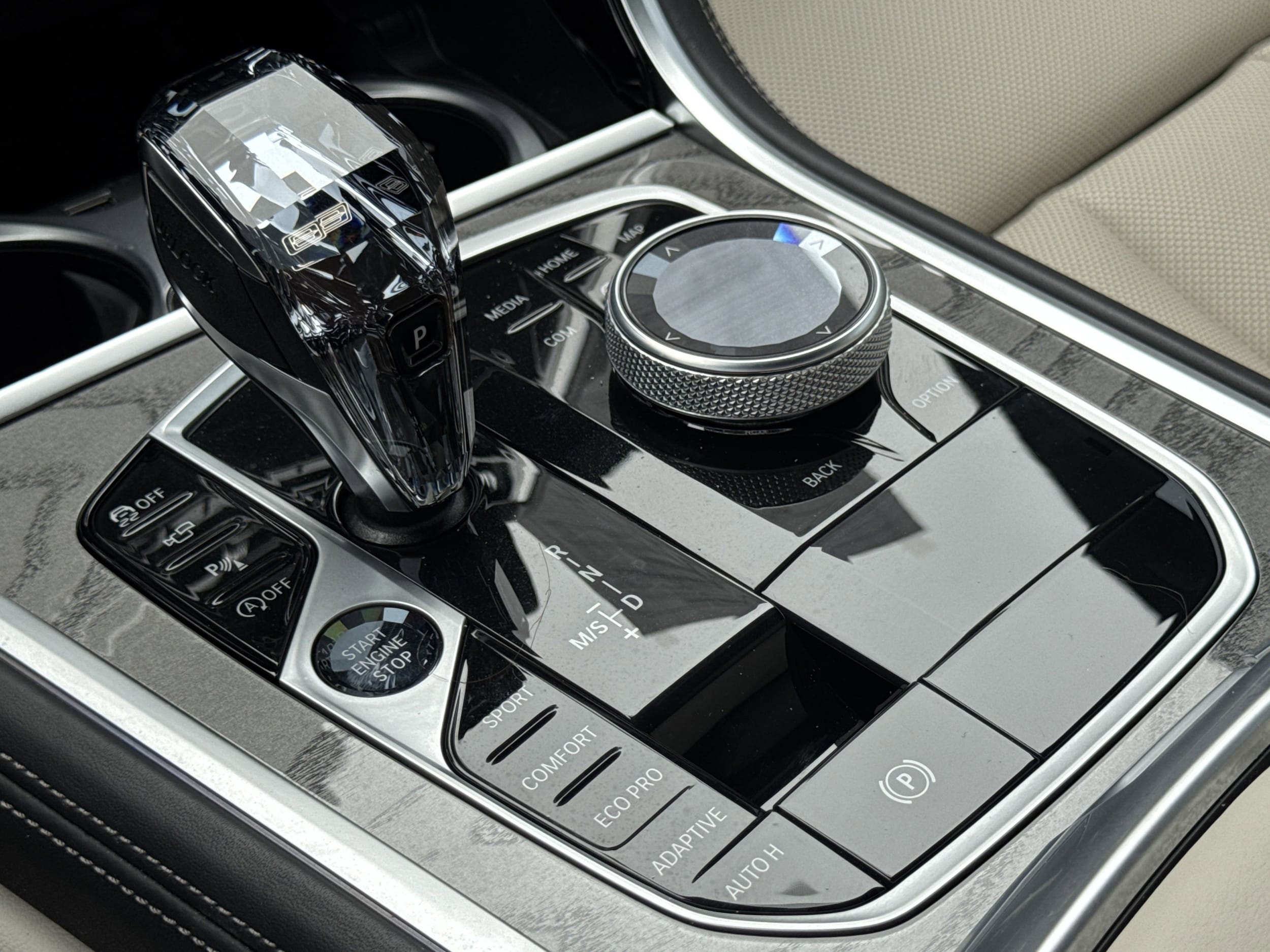 2025 BMW 8 Series 840i - Photo 59