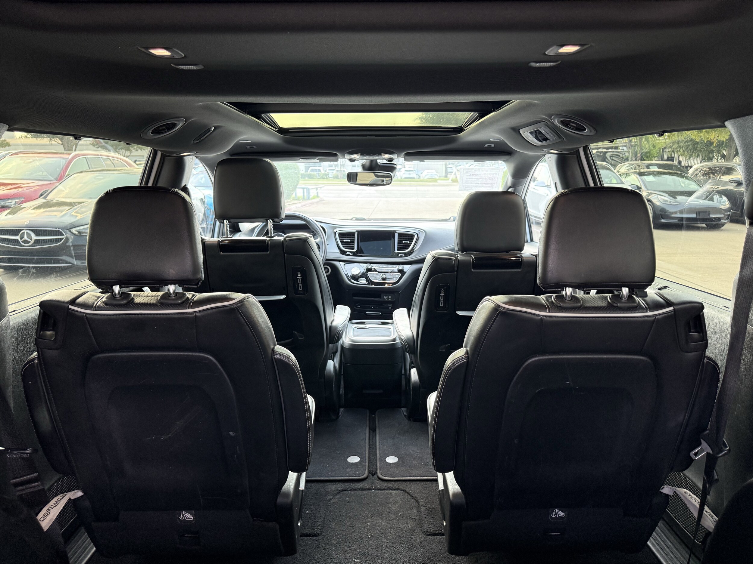 2018 Chrysler Pacifica Limited photo 2