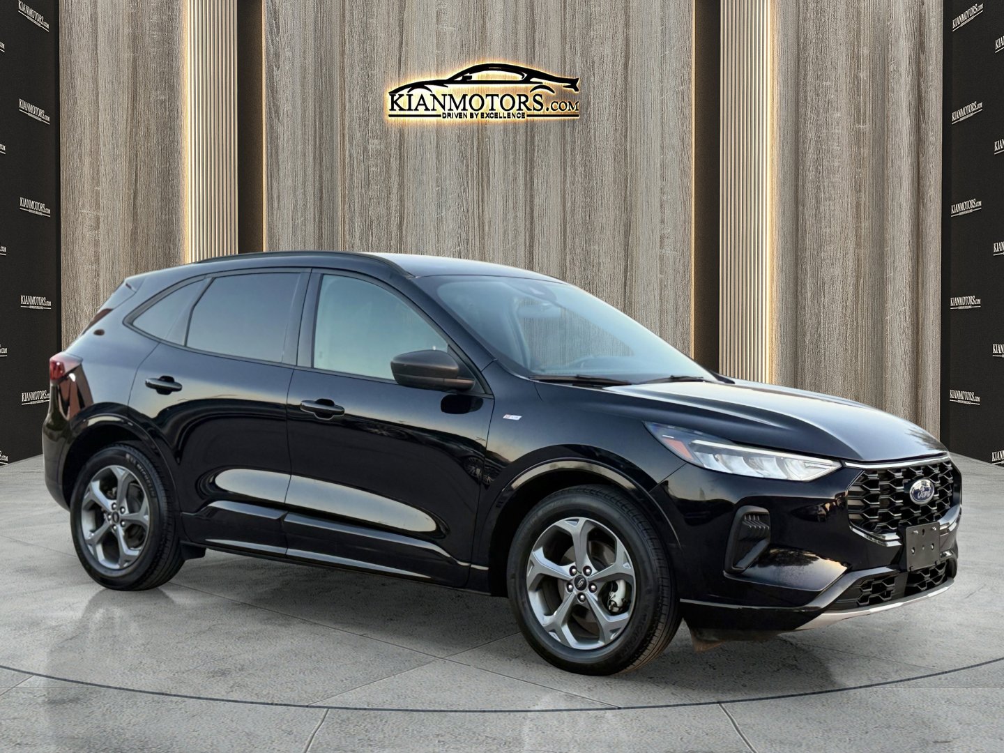 2023 Ford Escape ST-Line's photo