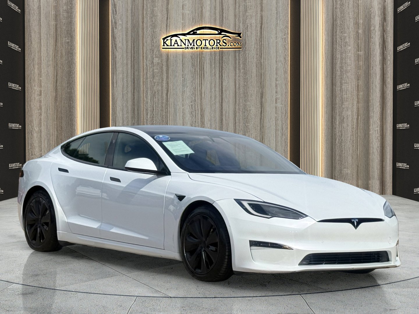 2022 Tesla Model S Plaid's photo