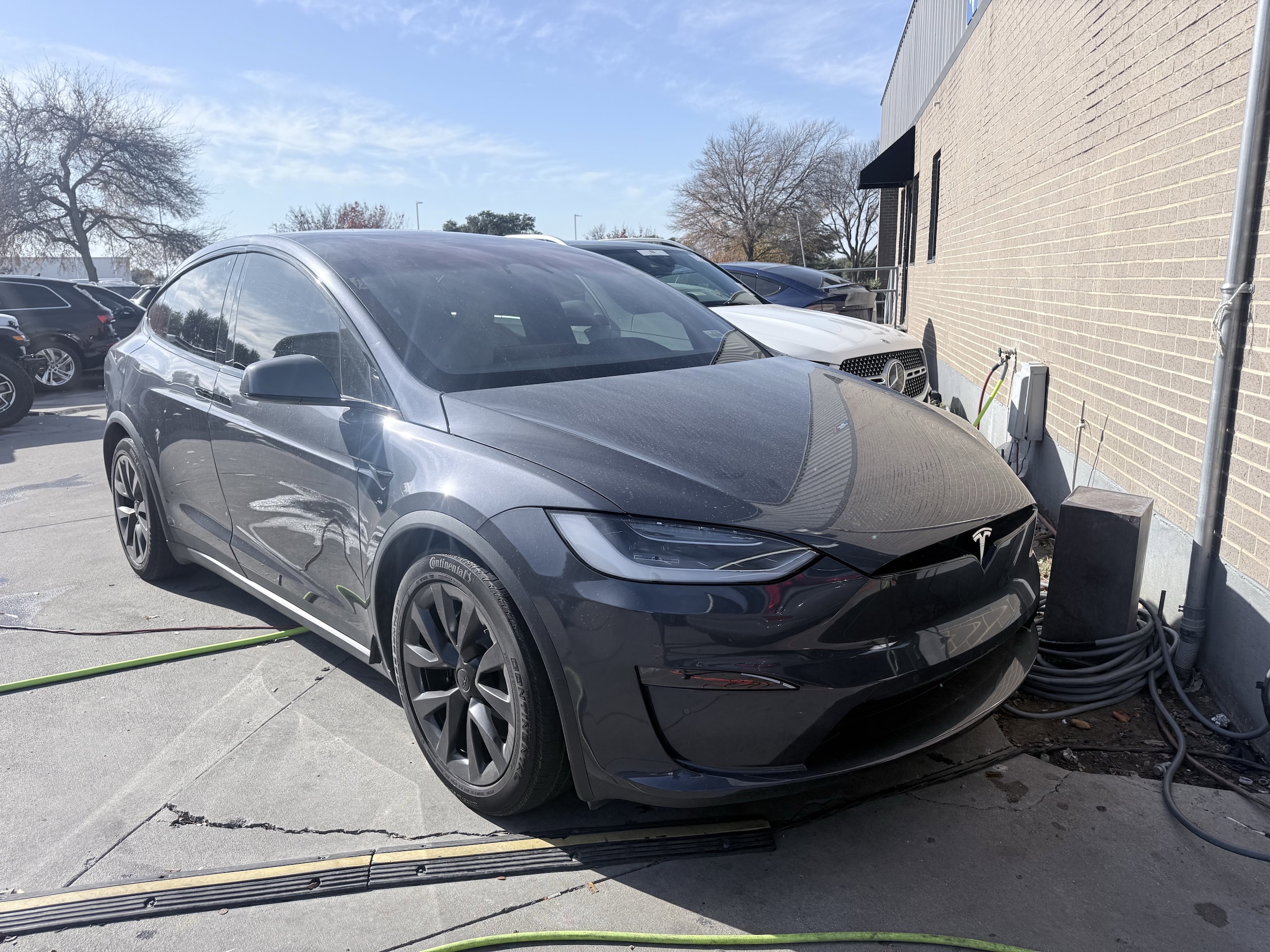 2023 Tesla Model X Long Range's photo
