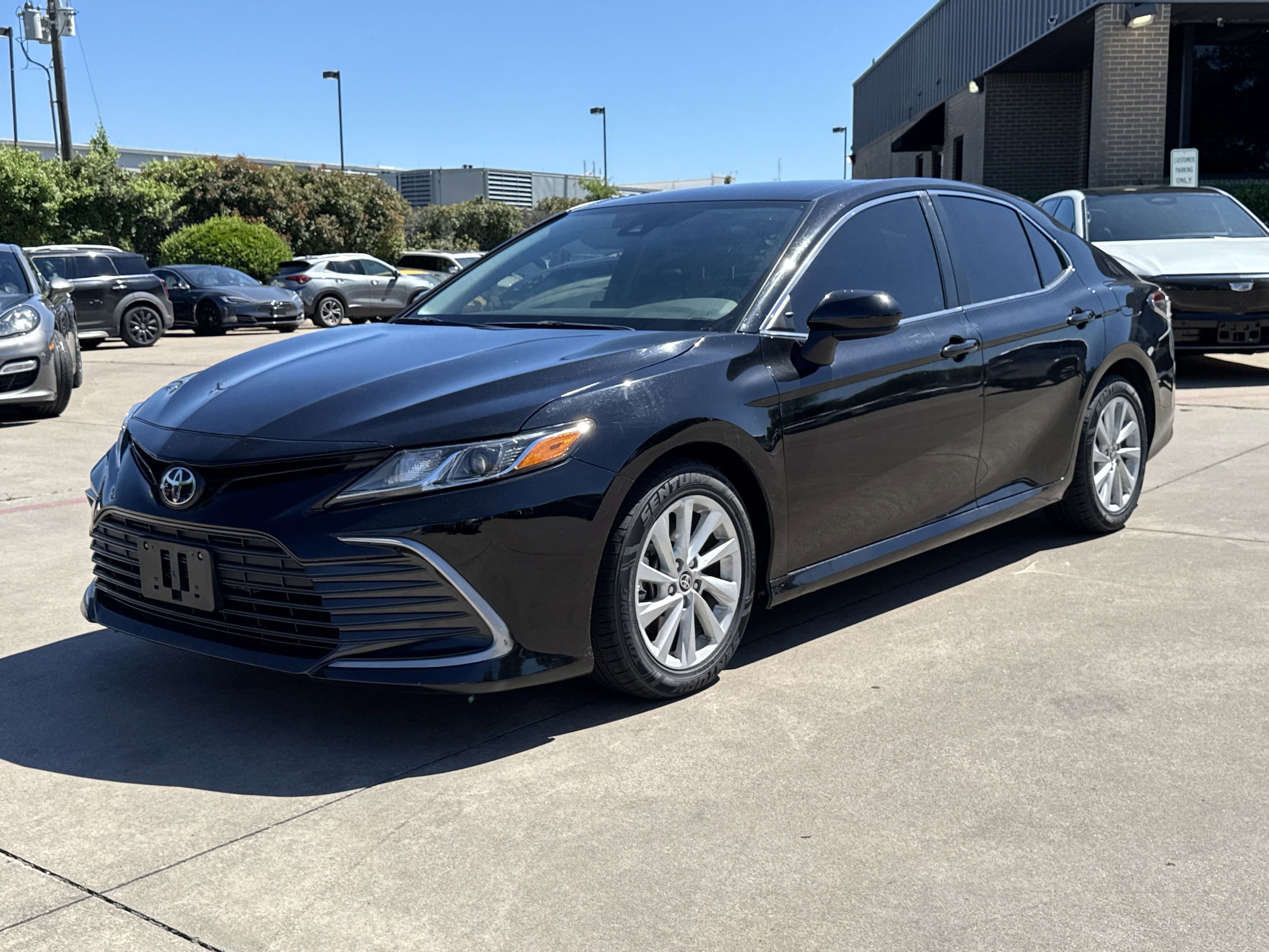 2022 Toyota Camry LE photo 2