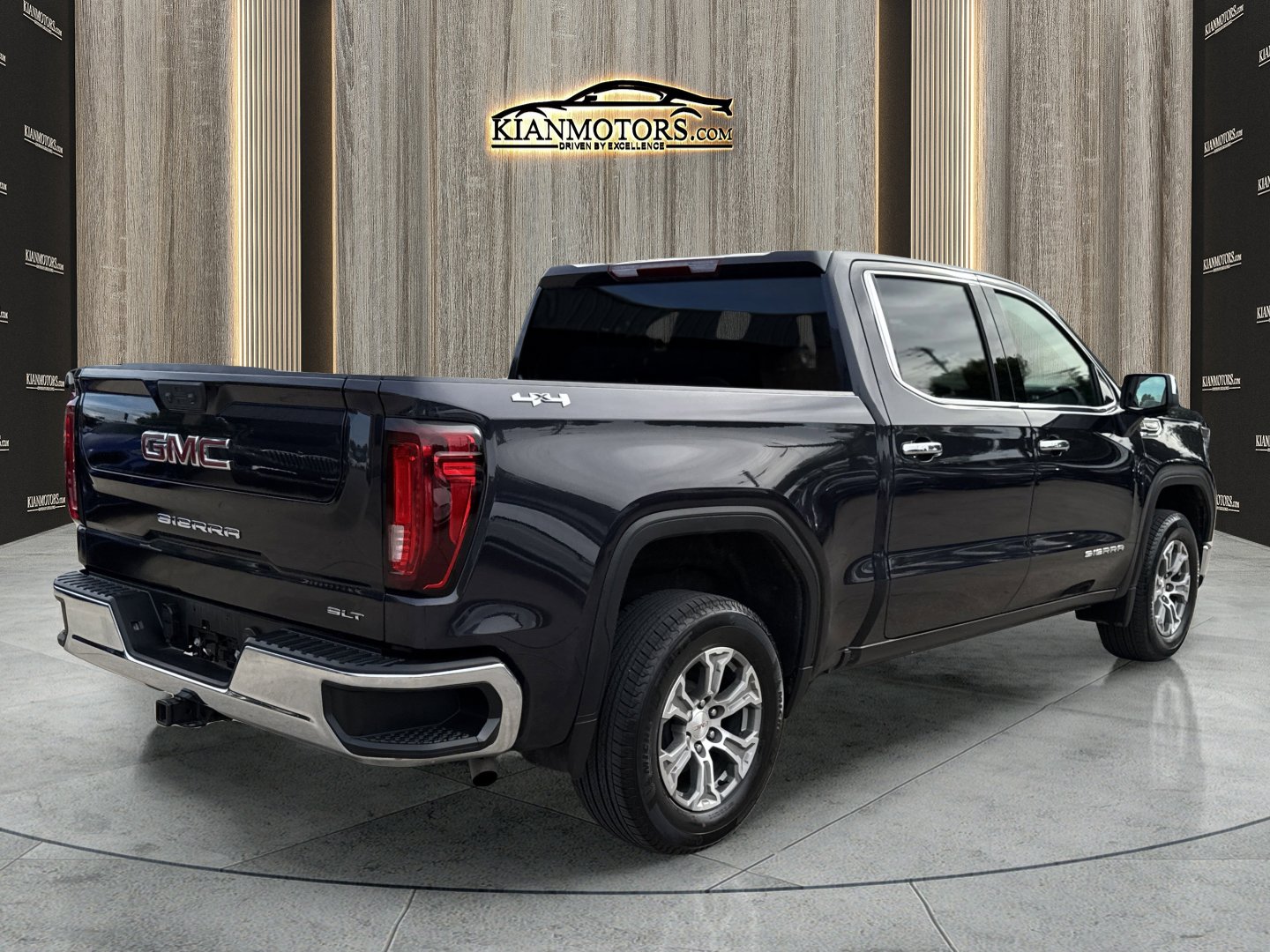 2025 GMC Sierra 1500 SLT - Photo 10