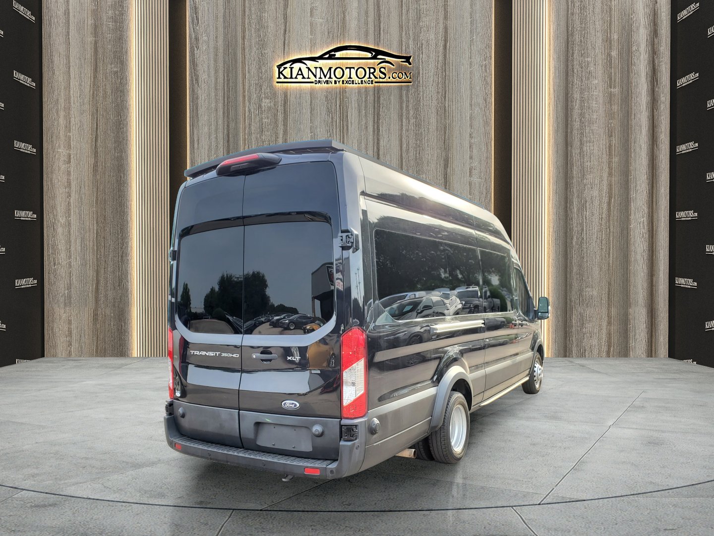 2020 Ford Transit Passenger Van XLT - Photo 8