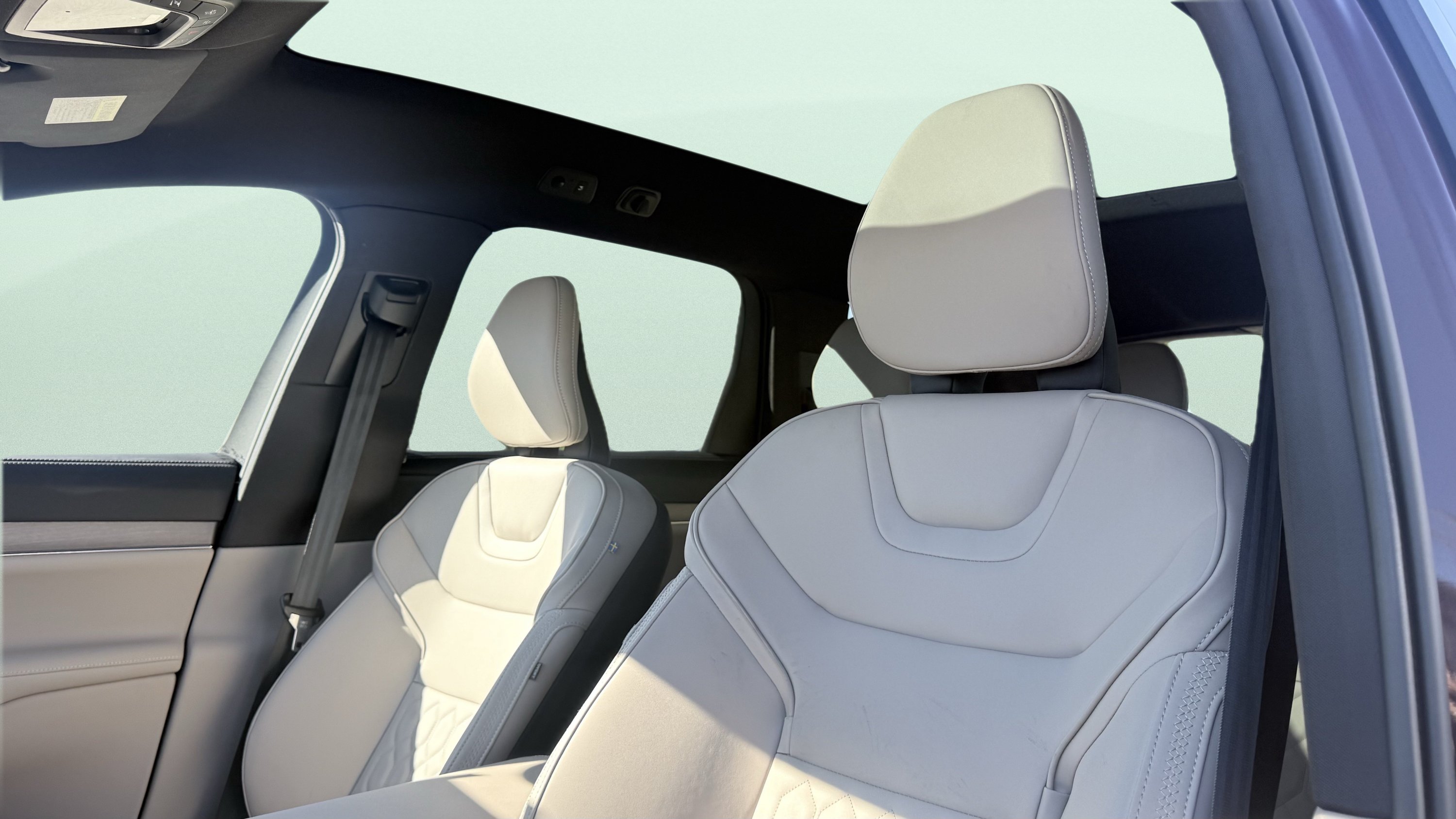 2025 Volvo EX90 2