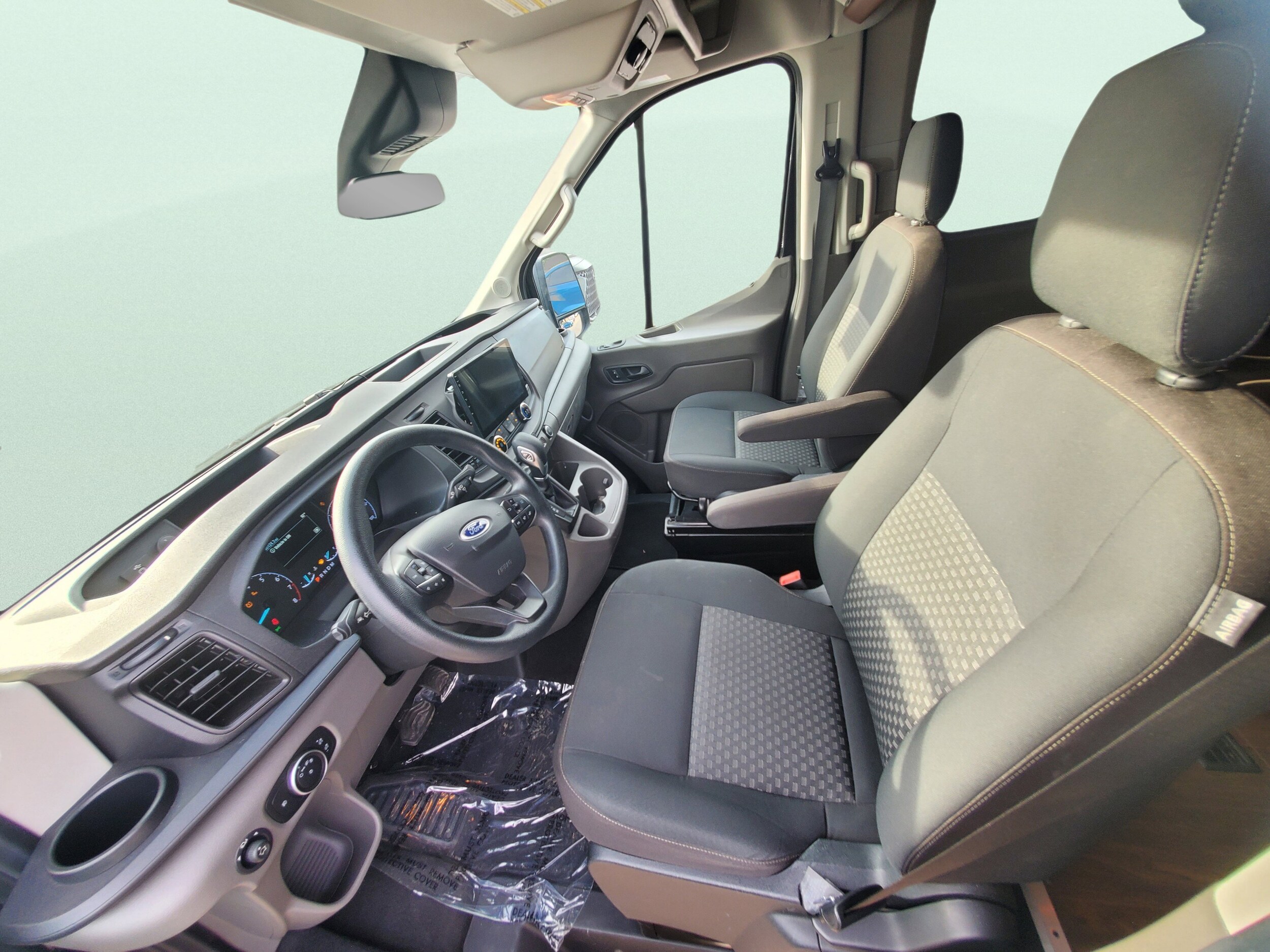 2020 Ford Transit Passenger Van XLT - Photo 32