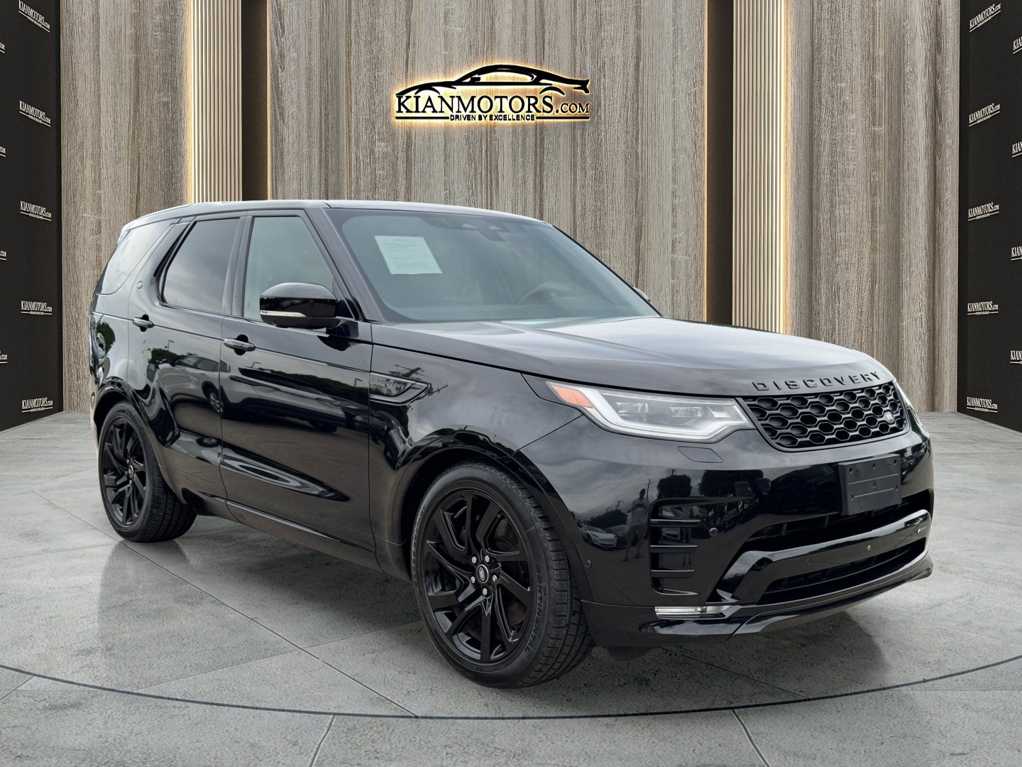 2023 Land Rover Discovery S R Dynamic's photo