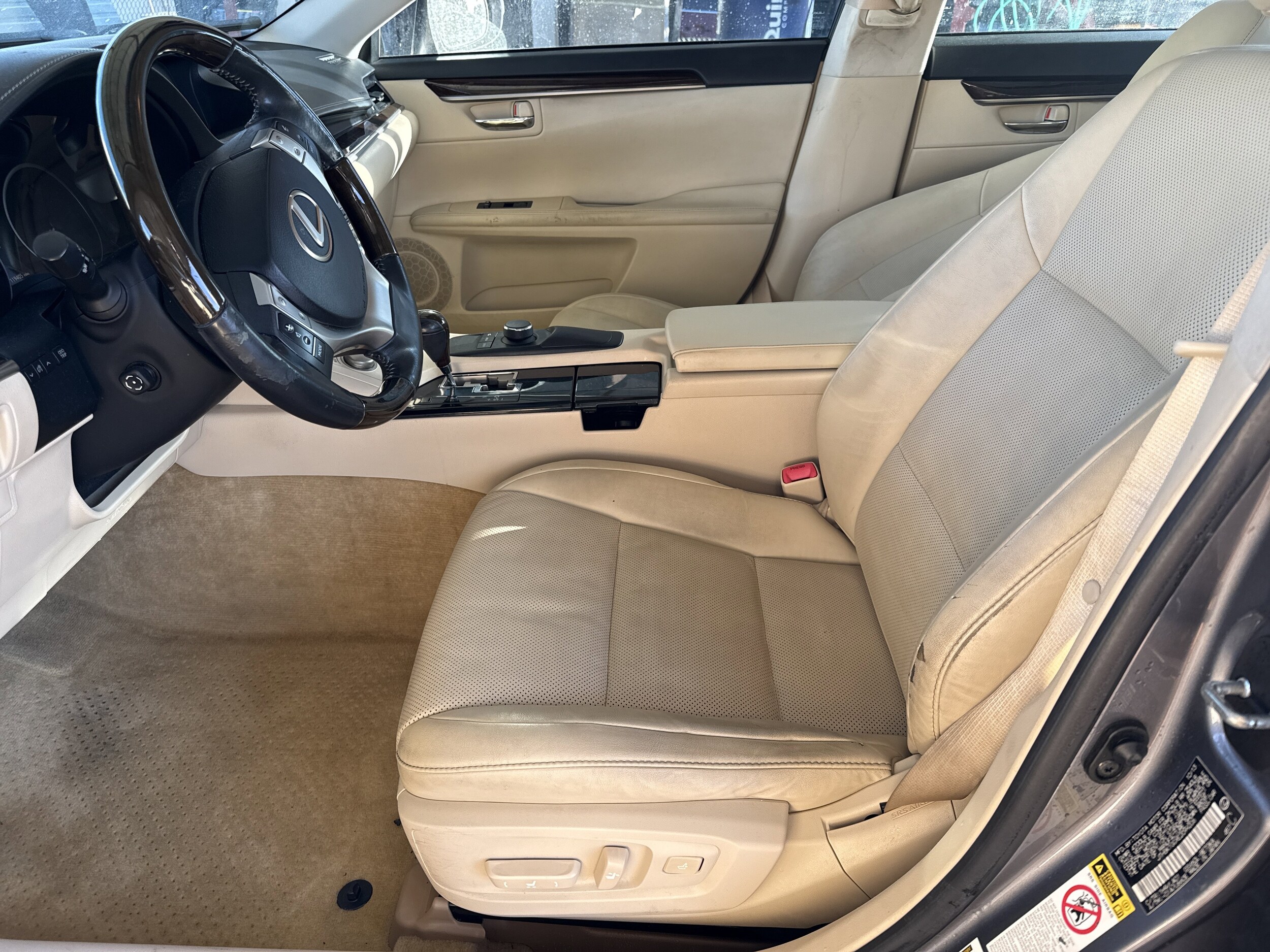 2014 Lexus ES 350 photo 2