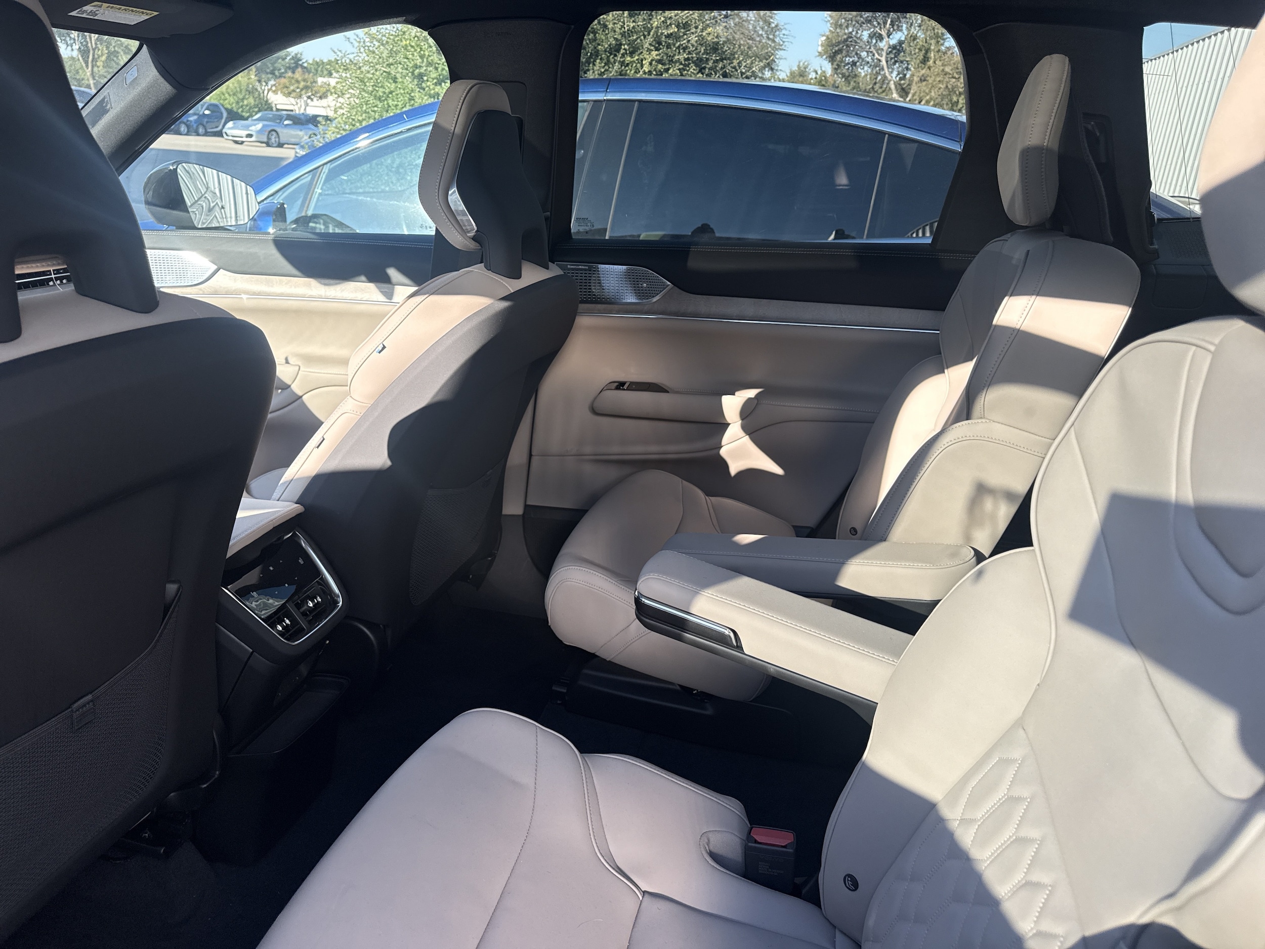 2025 Volvo EX90 5