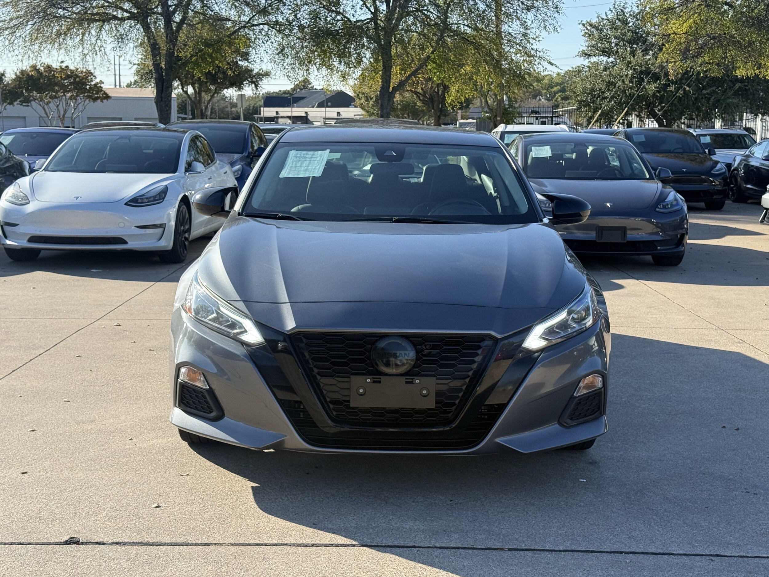 2022 Nissan Altima 2.5 SR photo 2