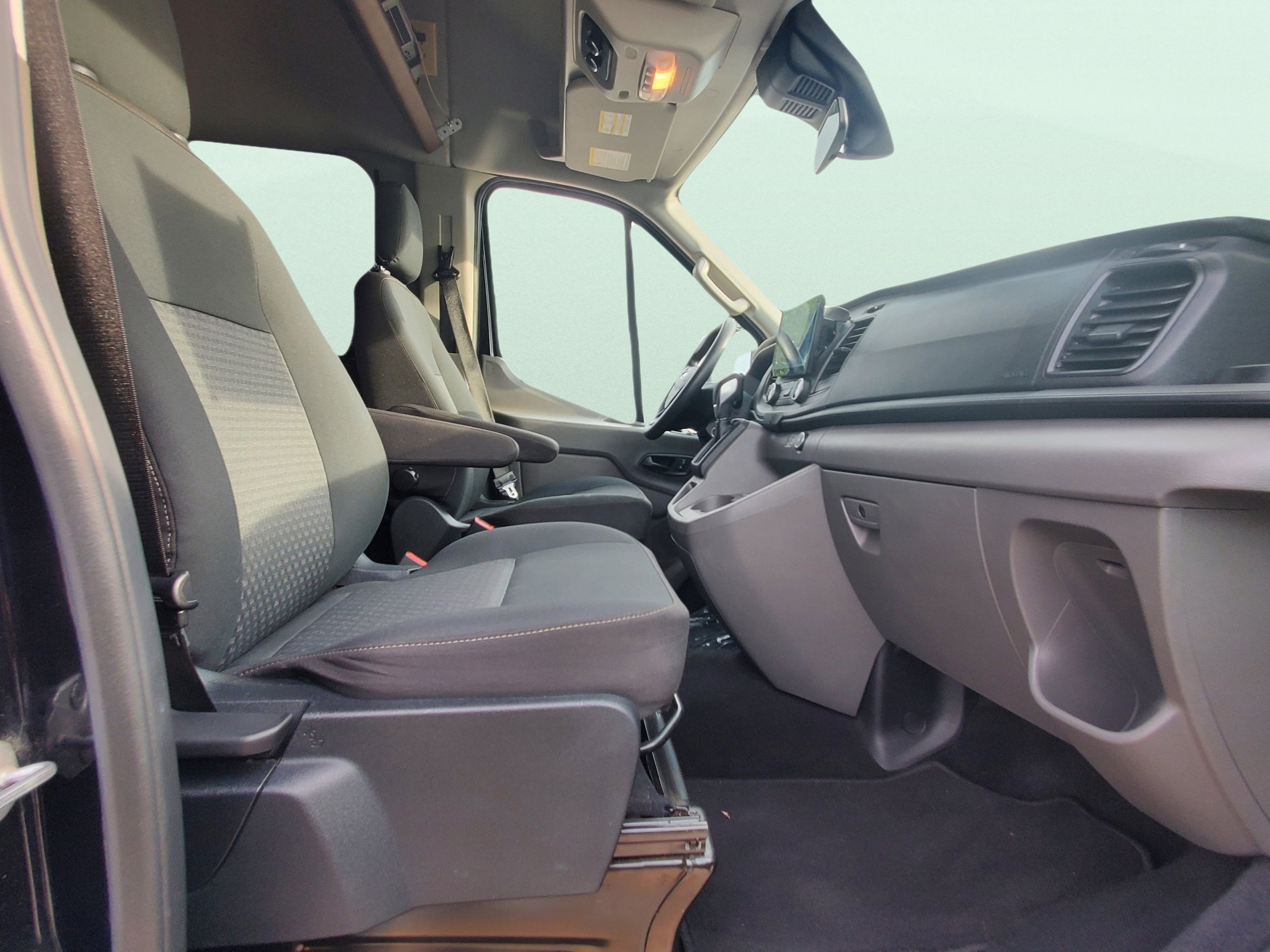 2020 Ford Transit Passenger Van XLT - Photo 36