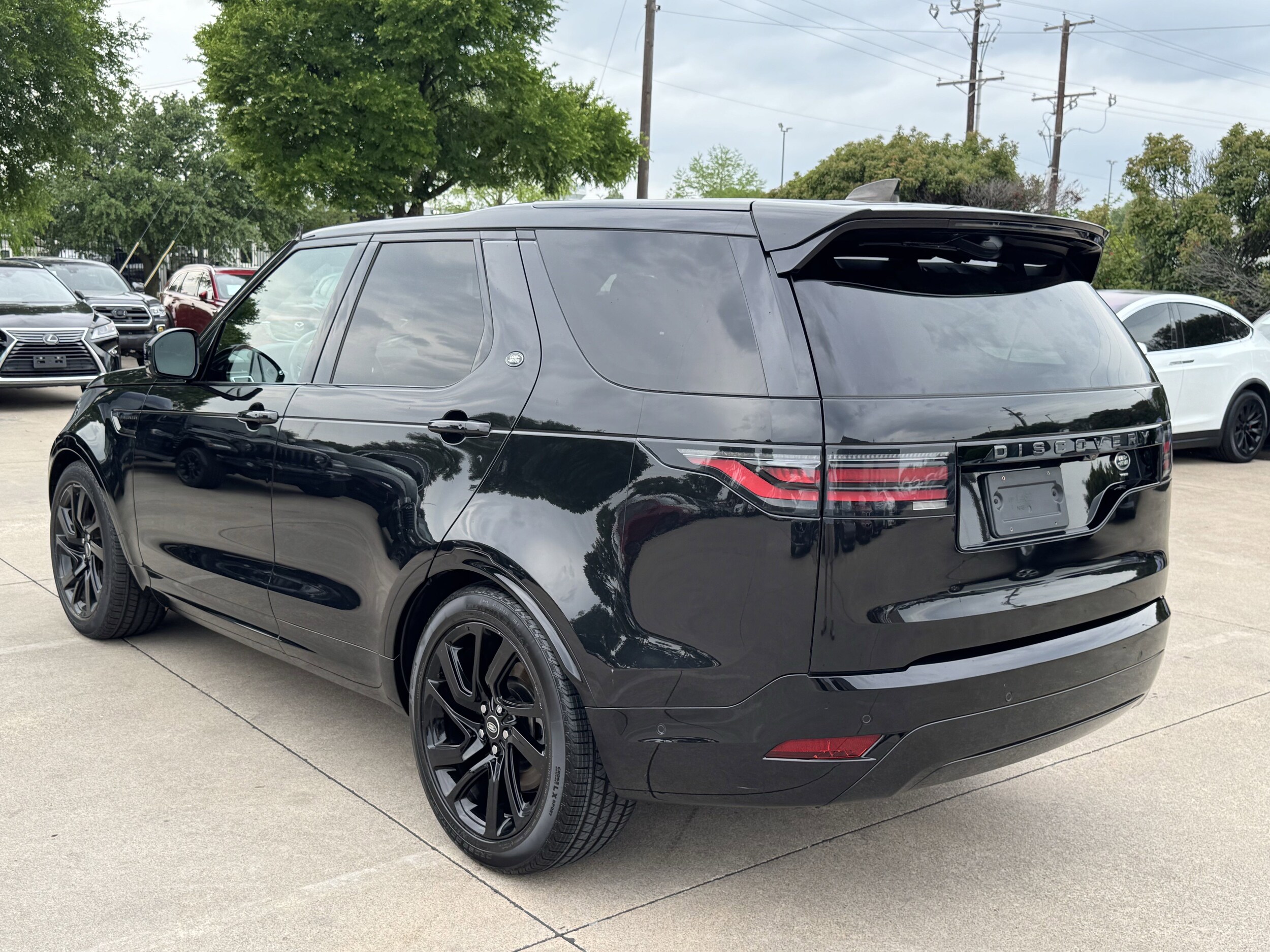 2023 Land Rover Discovery S R-Dynamic photo 3