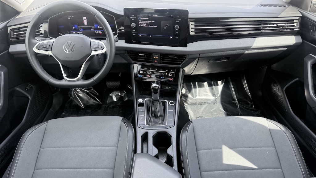 Used 2025 Volkswagen Jetta SE Sedan