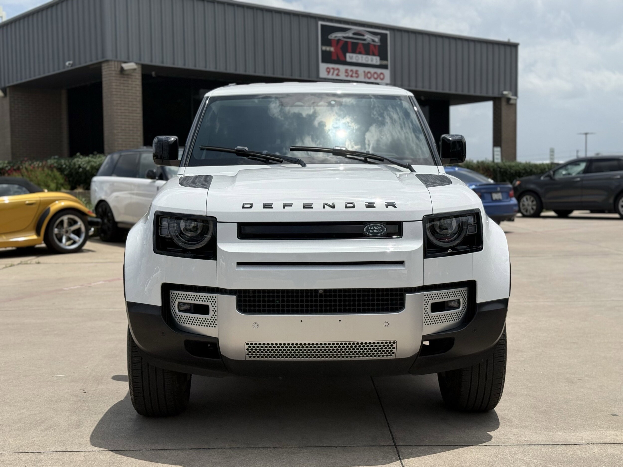 2023 Land Rover Defender S photo 2