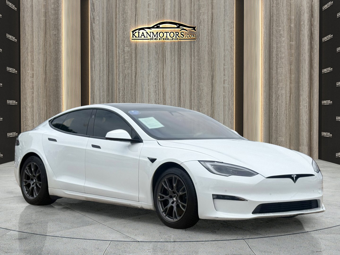 2022 Tesla Model S Plaid's photo