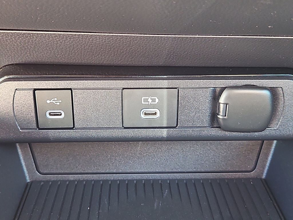 2024 Toyota Prius Prime XSE - Photo 17
