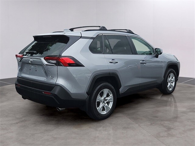 2021 Toyota RAV4 XLE photo 4