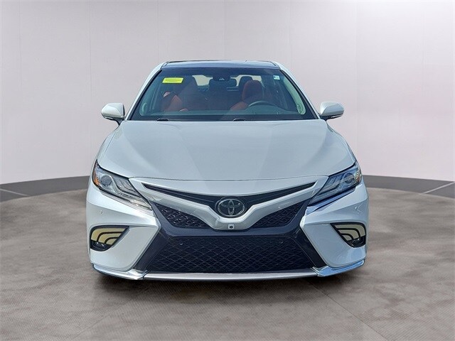 2018 Toyota Camry XLE V6 photo 2