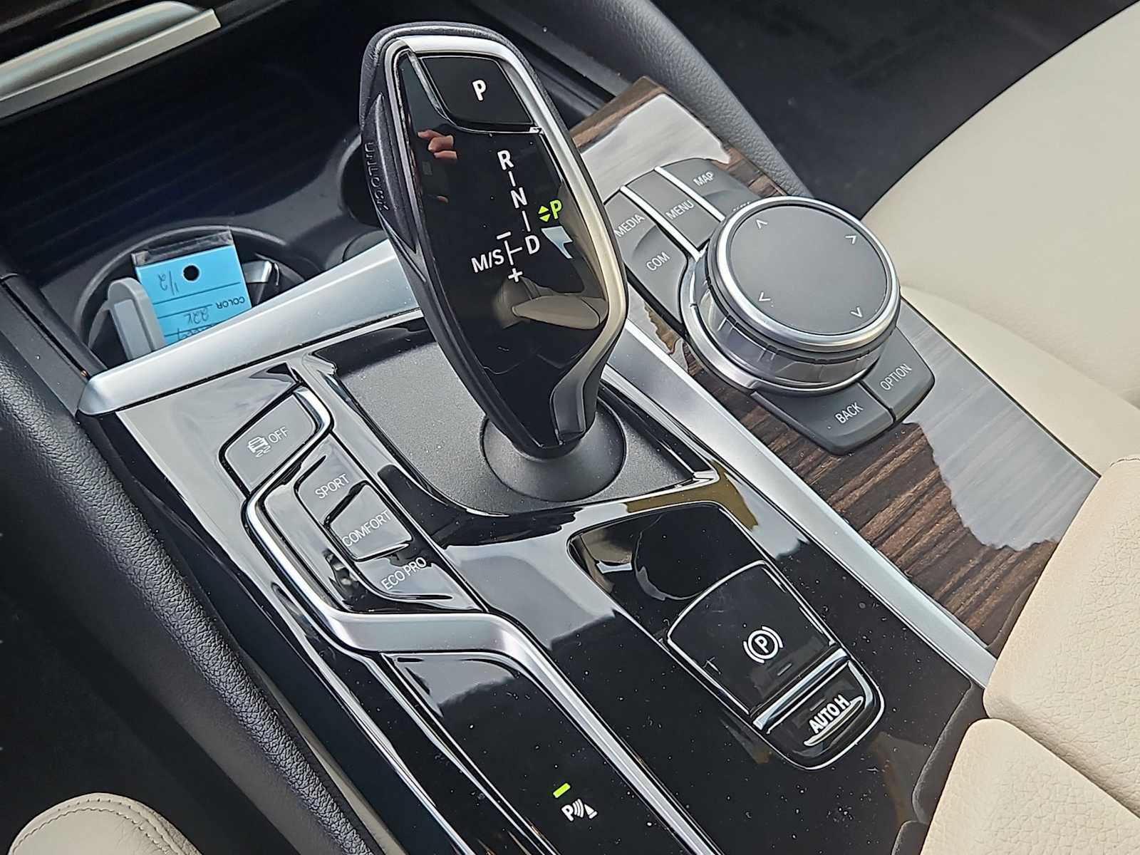 2022 BMW 5 Series 530i - Photo 31