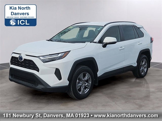 2024 Toyota RAV4 XLE's photo