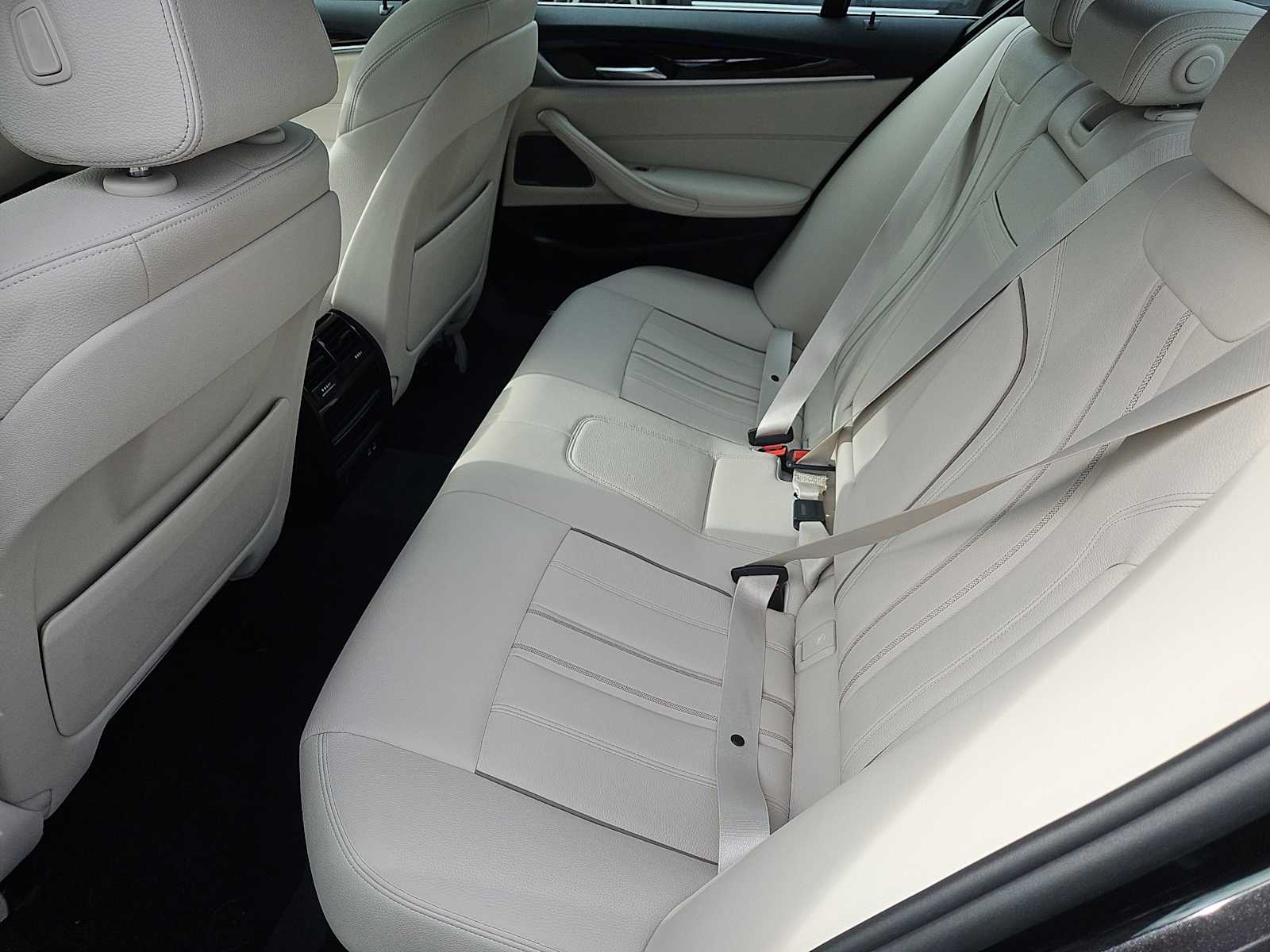 2022 BMW 5 Series 530i - Photo 35