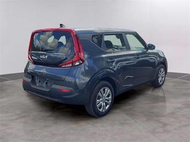 2022 Kia Soul LX photo 3