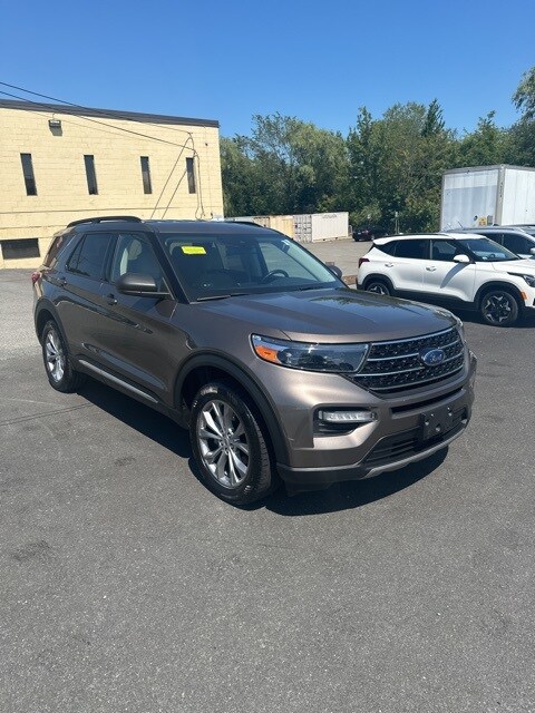 2021 Ford Explorer XLT photo 2