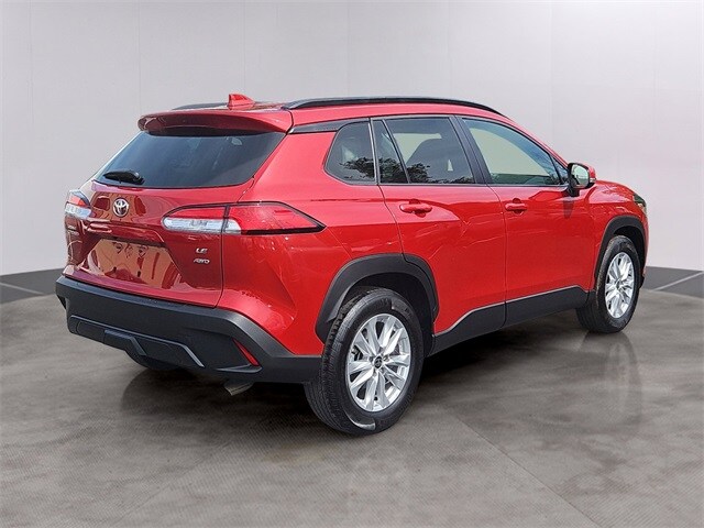 2023 Toyota Corolla Cross LE photo 3