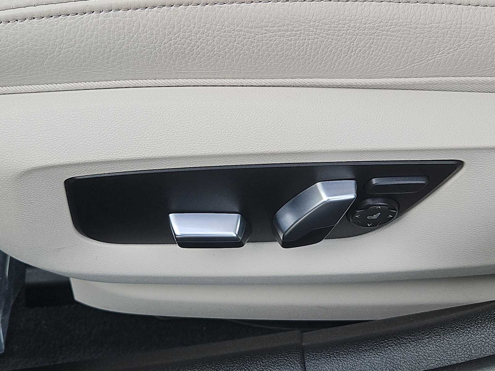 2022 BMW 5 Series 530i - Photo 25