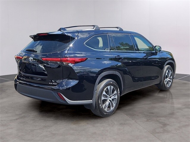 2022 Toyota Highlander XLE photo 3