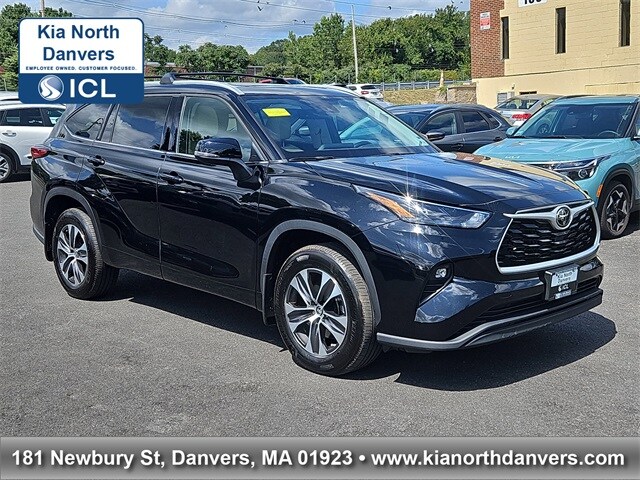 2022 Toyota Highlander XLE photo 2