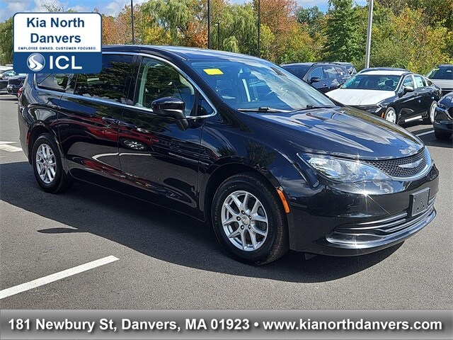 2020 Chrysler Voyager LX photo 3