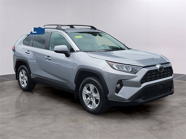 2021 Toyota RAV4 XLE photo 3