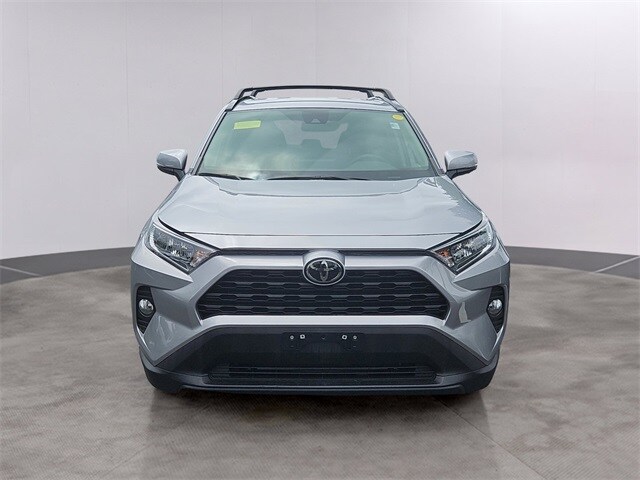 2021 Toyota RAV4 XLE photo 2