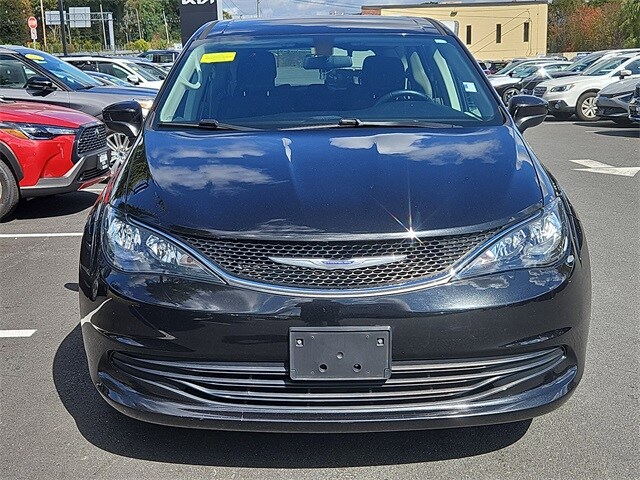 2020 Chrysler Voyager LX photo 2