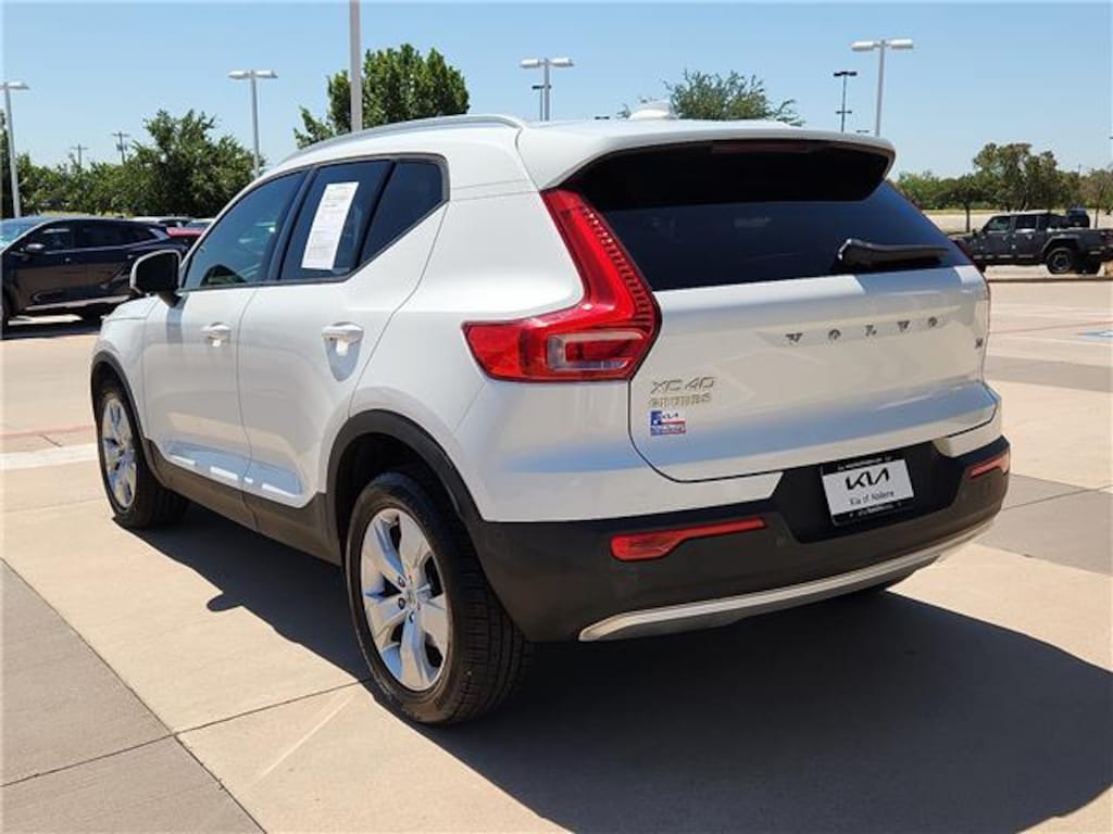 Used 2019 Volvo XC40 T4 Momentum Front-wheel Drive