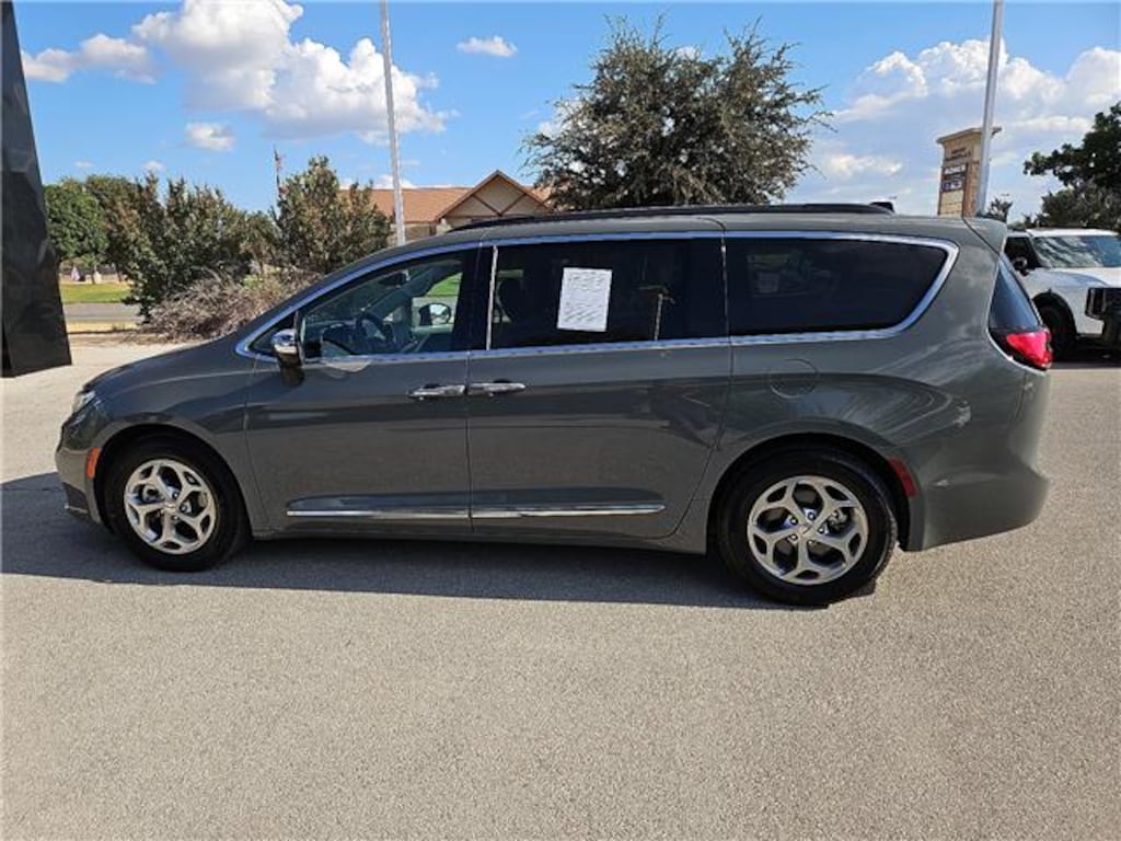 Used 2023 Chrysler Pacifica Limited Front-Wheel Drive Passenger Van