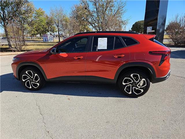 2024 Chevrolet Trax RS photo 2