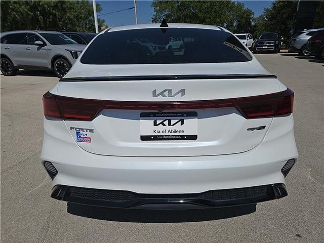 2024 Kia Forte GT-Line photo 4