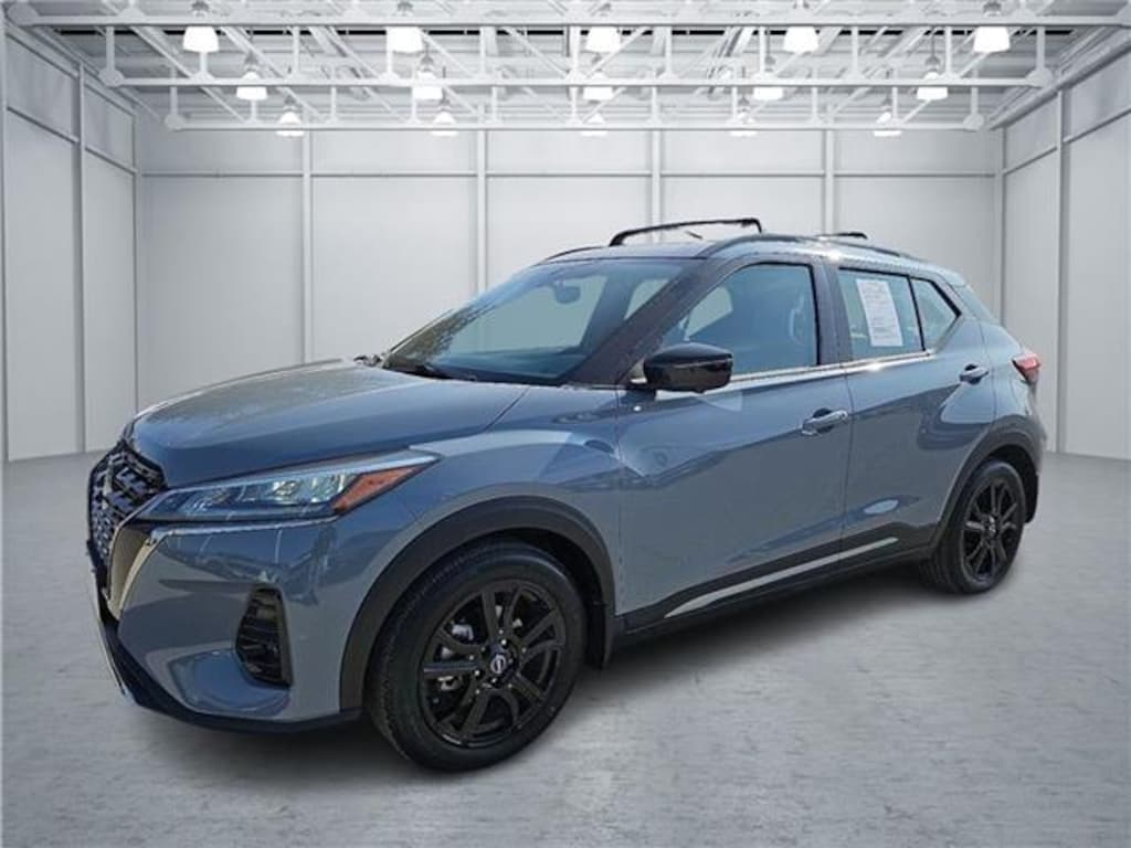 Used 2023 Nissan Kicks SR