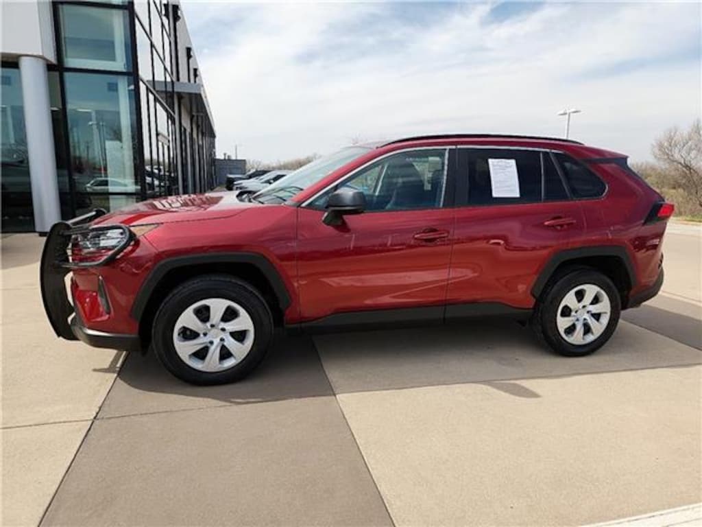 Used 2021 Toyota RAV4 LE Front-wheel Drive