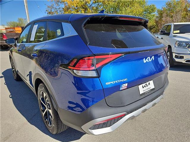 2023 Kia Sportage EX photo 3